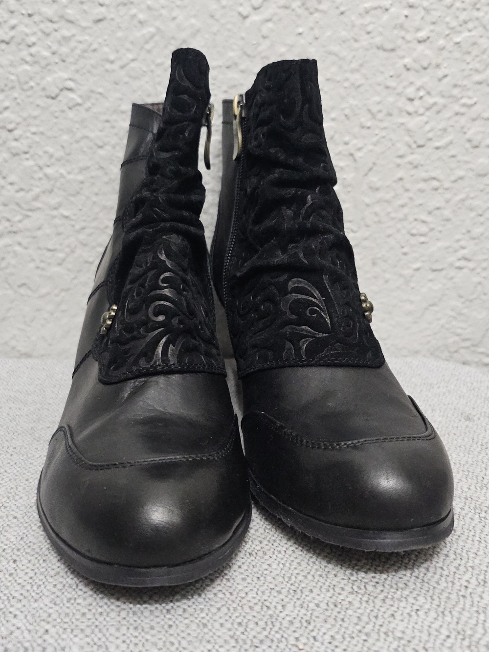 L'Artiste Belgard Black Leather Embossed Floral Ankle Boots - Picture 10 of 11